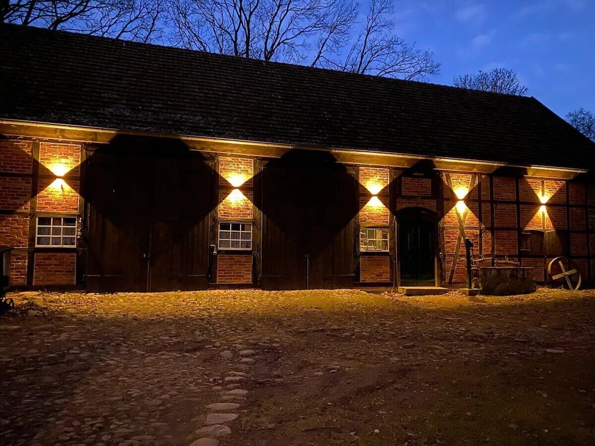 Wassermühle in Alleinlage - Fachwerkhaus mit Scheune am Wasser