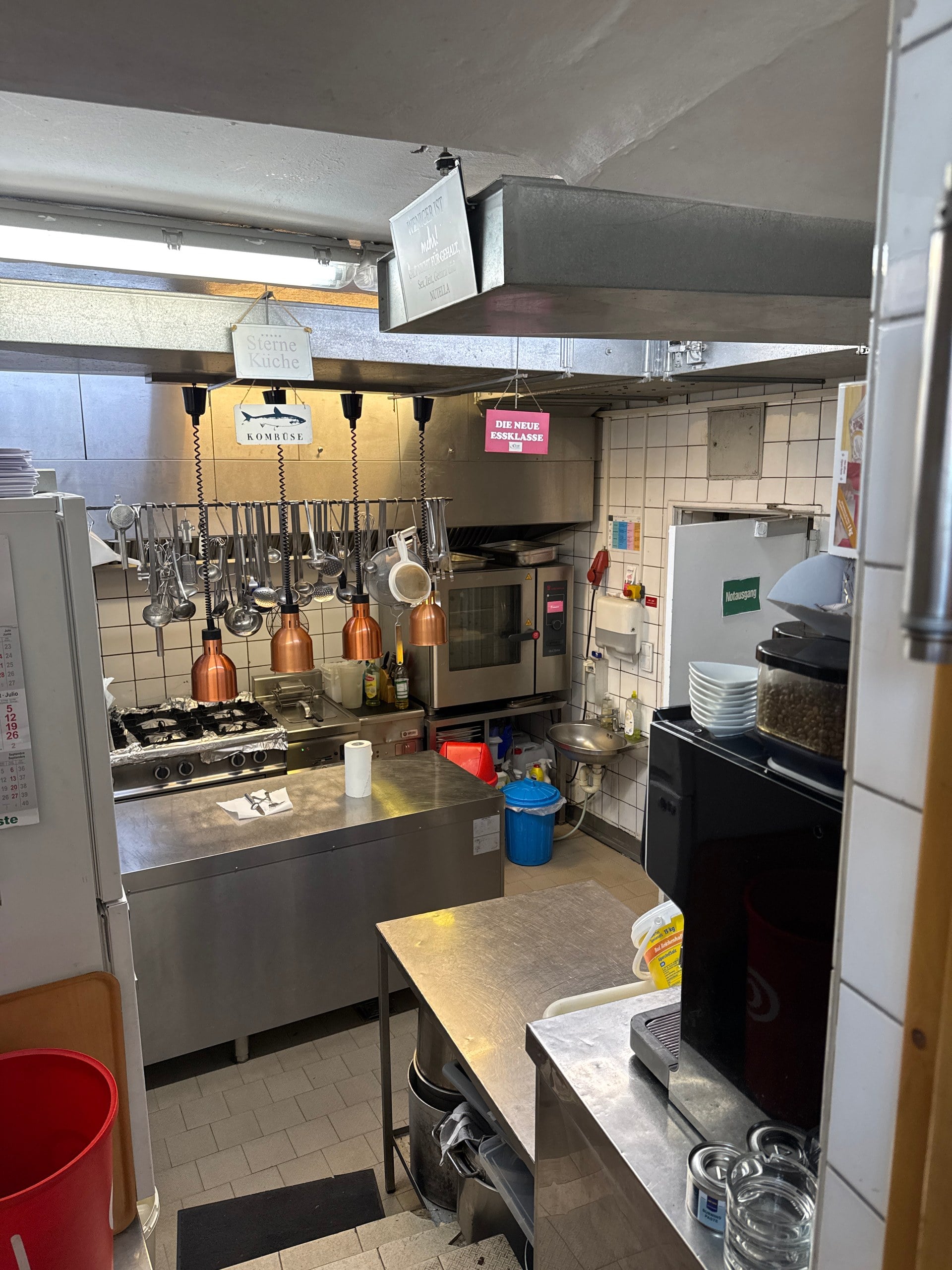 Kleines Eckrestaurant mit Gemütlichkeit