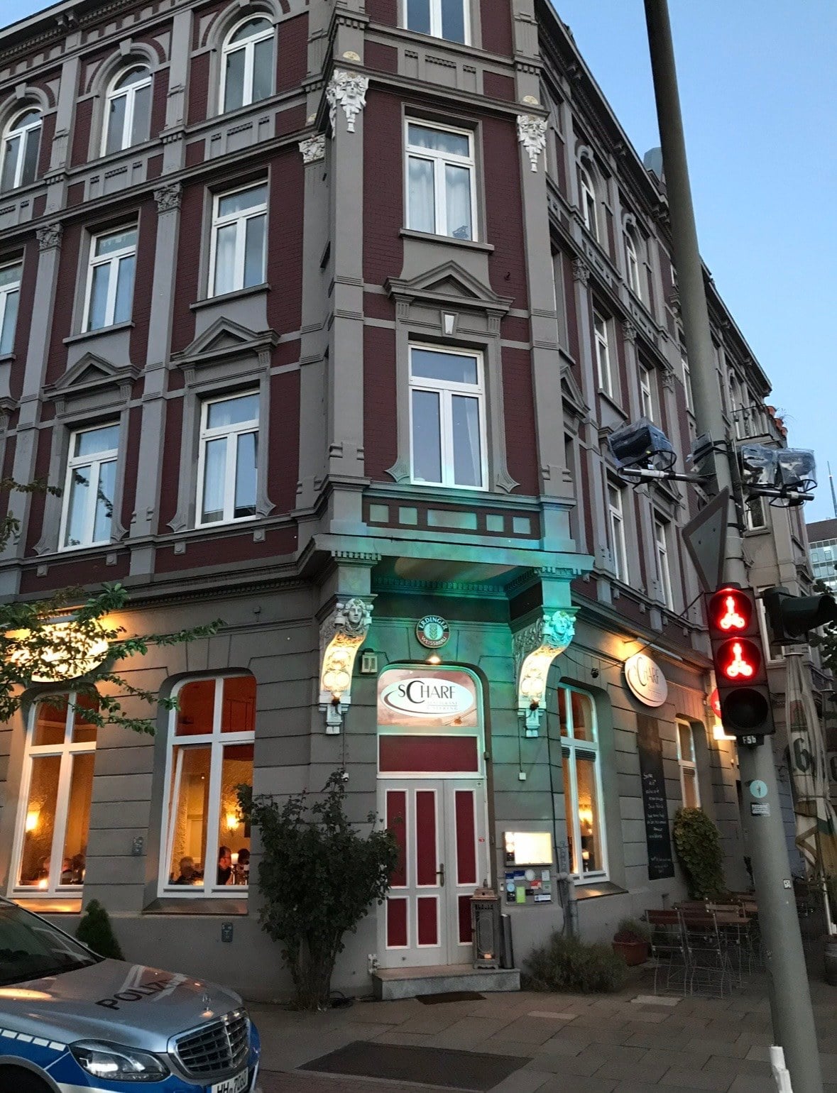 Kleines Eckrestaurant mit Gemütlichkeit