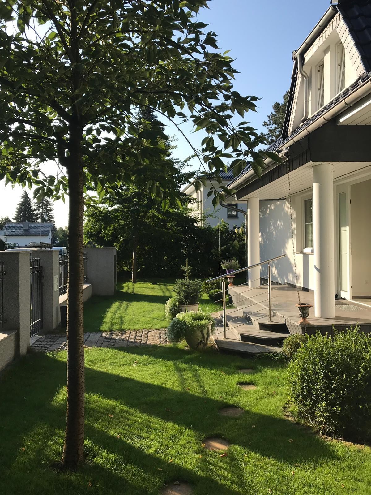 Einfamilienhausvilla in der Natur mit eigenem Kino und Teich