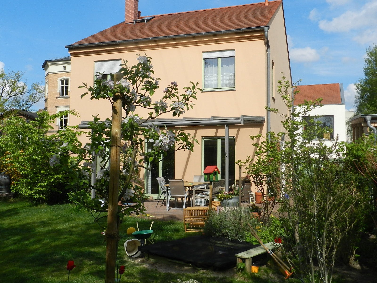 Freundliches kindgerechtes Einfamilienhaus mit Sonnen Garten