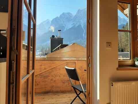 Helle Dachgeschosswohnung mit super Bergblick