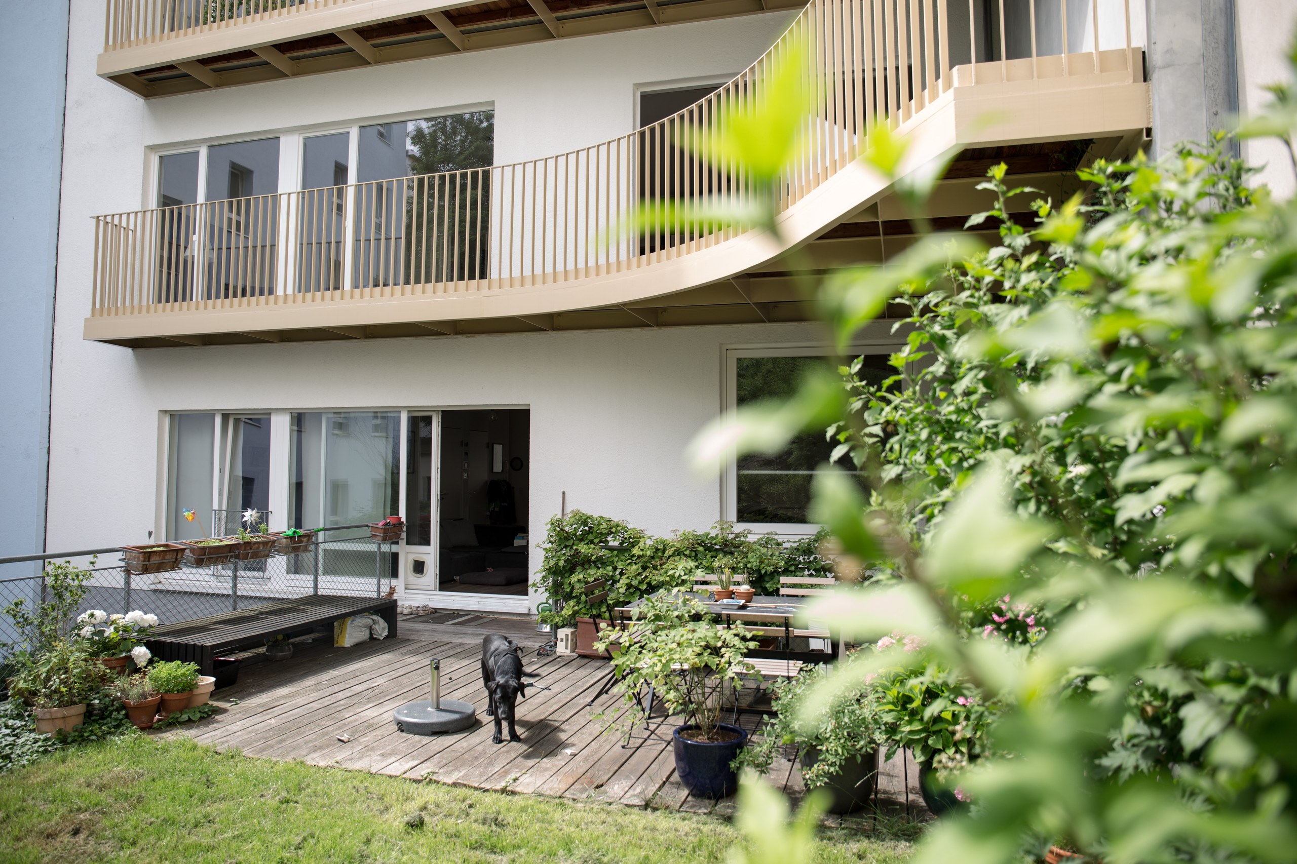 Helle Architekten-Wohnung mit Garten
