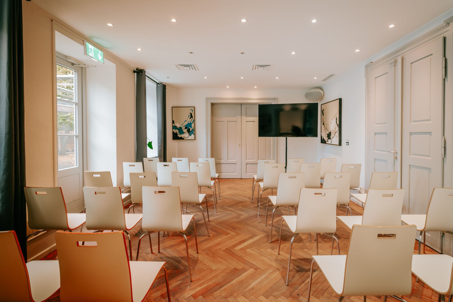 Atrium im Industrial & Urban-Stil mit historischer Villa