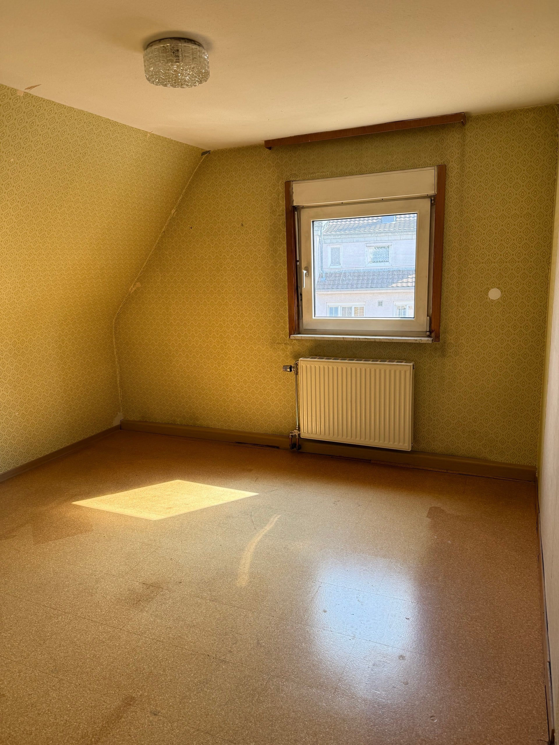 Freistehender Altbau mit Patina – leerstehend & vielseitig