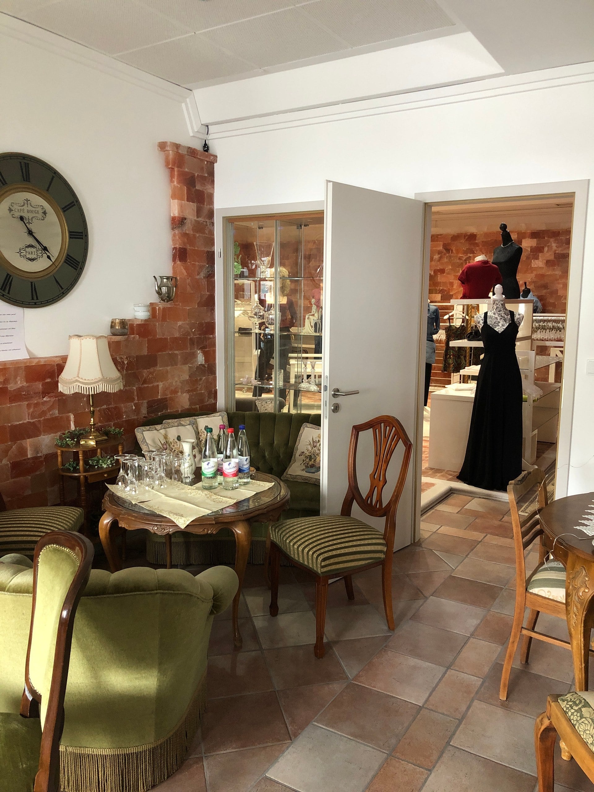 Location mit Boutique - Atmosphäre und Vintage Café